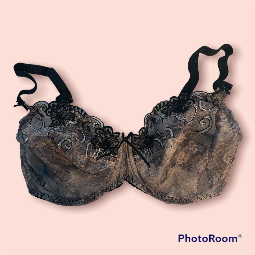 Gently used Antinea by Lisa Charmel lace bra size 32 E(DD)